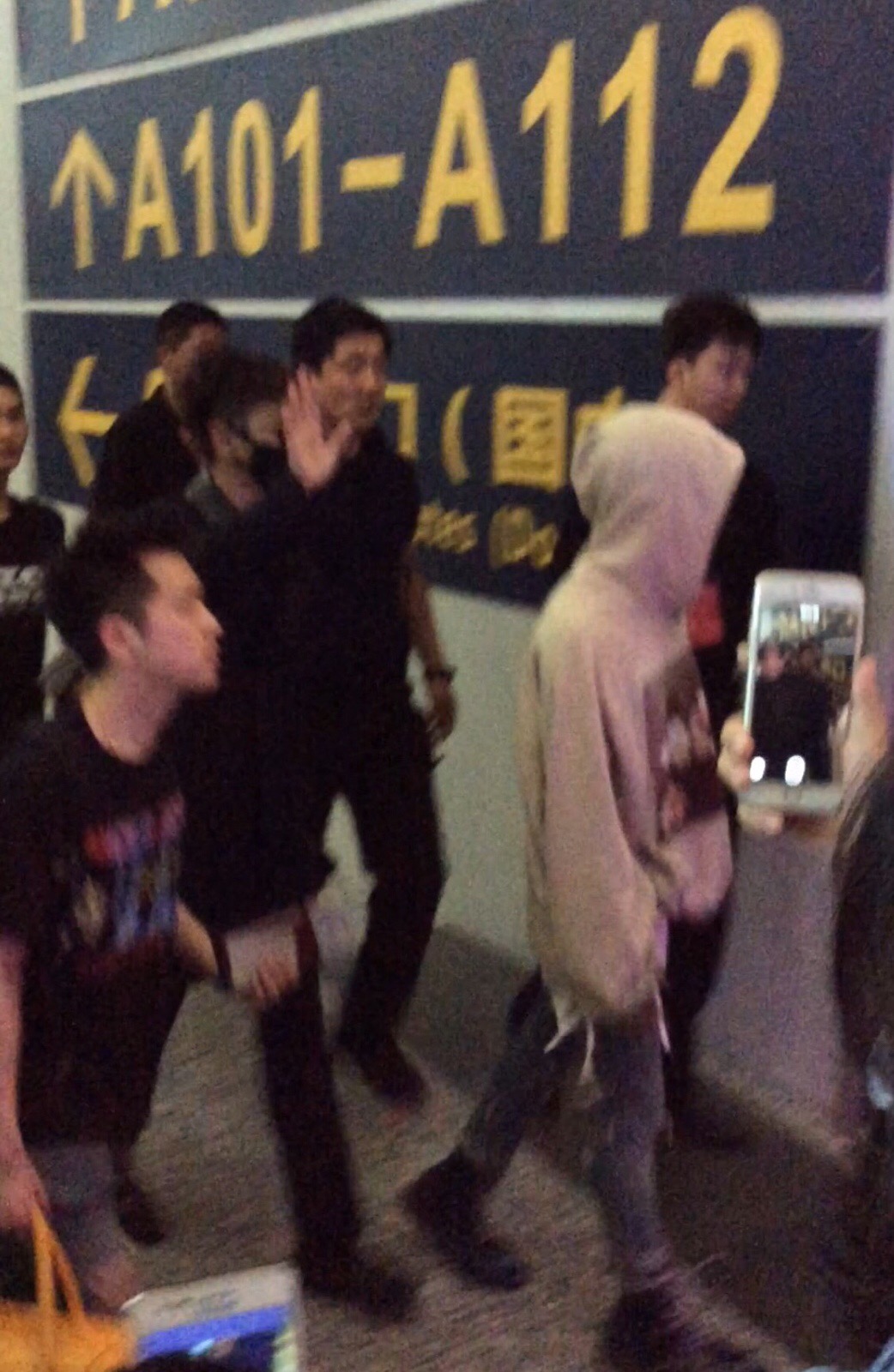 BIGBANG - Guangzhou Airport - 01jun2015 - Lotus277 - 01.jpg