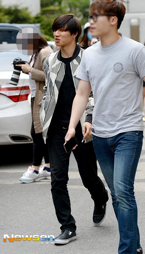 BIGBANG KBS Sketchbook 2015-06-02 074.jpg