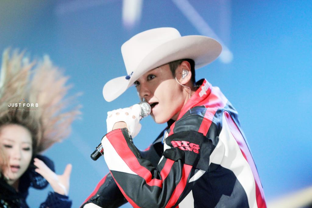 BIGBANG KBS Sketchbook main performance HQs 002.jpg