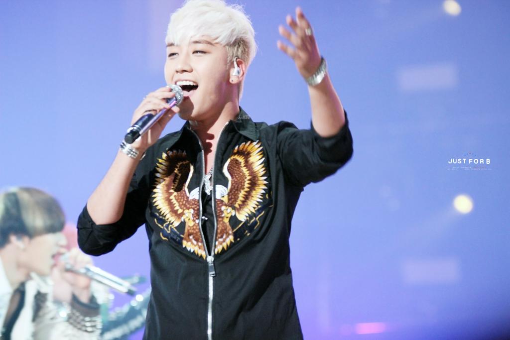 BIGBANG KBS Sketchbook main performance HQs 005.jpg
