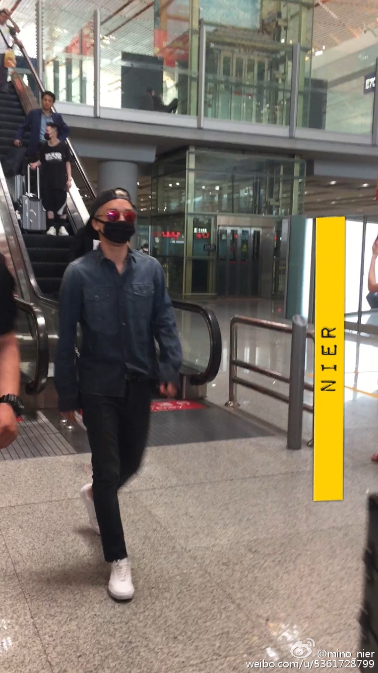 BIGBANG - Beijing Airport - 05jun2015 - Seung Ri - mino_nier - 01.jpg
