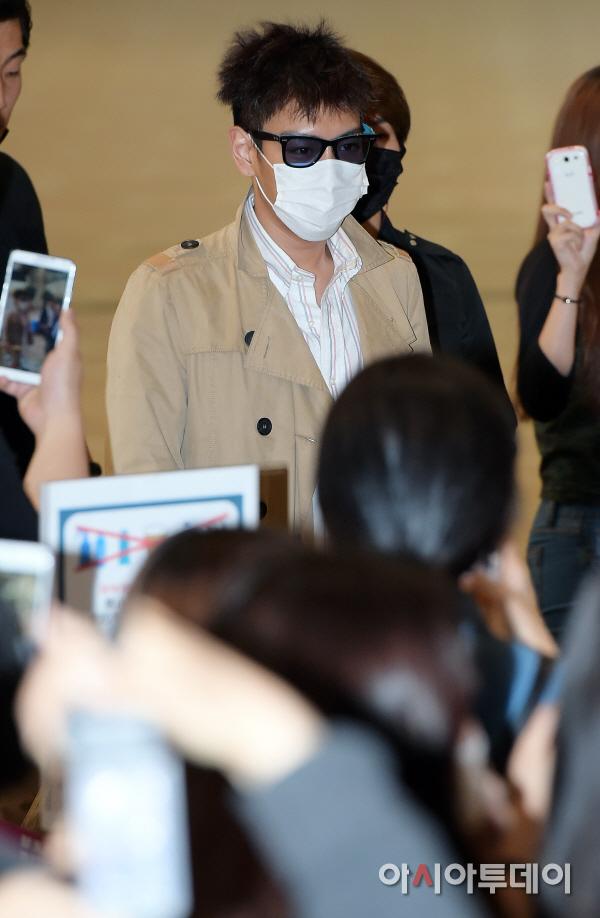 BIGBANG Gimpo Airport to Beijing PRESS 2015-06-05 005.jpg