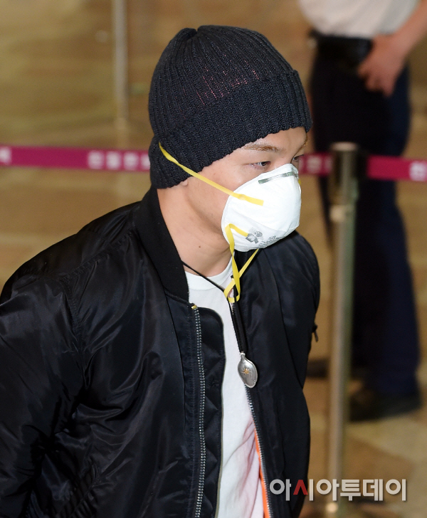 BIGBANG Gimpo Airport to Beijing PRESS 2015-06-05 008.jpg
