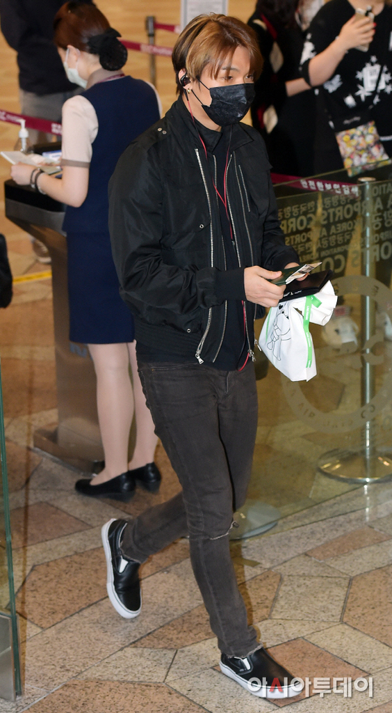 BIGBANG Gimpo Airport to Beijing PRESS 2015-06-05 014.jpg
