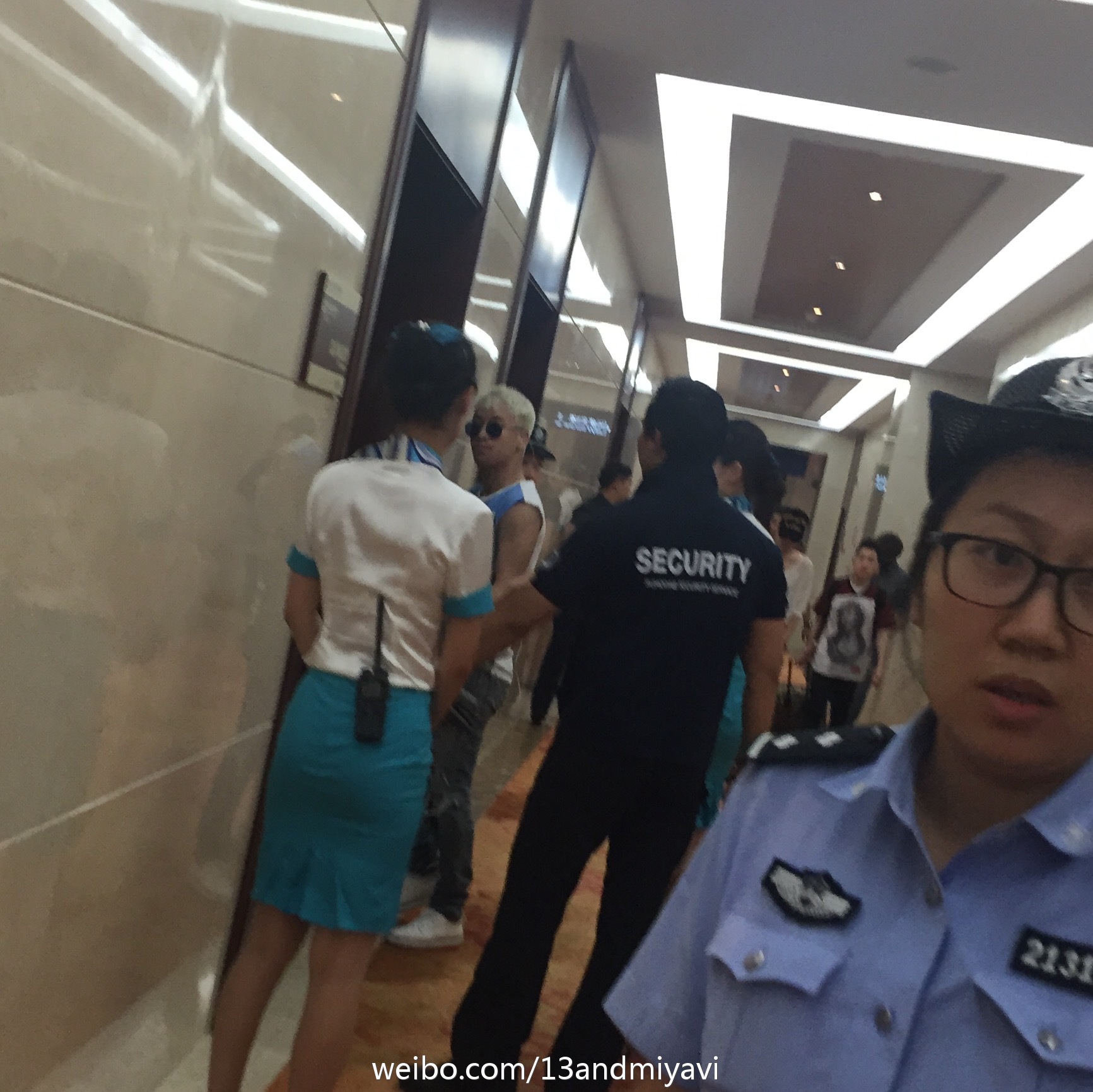 BIGBANG leaving Dalian for Wuhan 2015-06-27 156.jpg