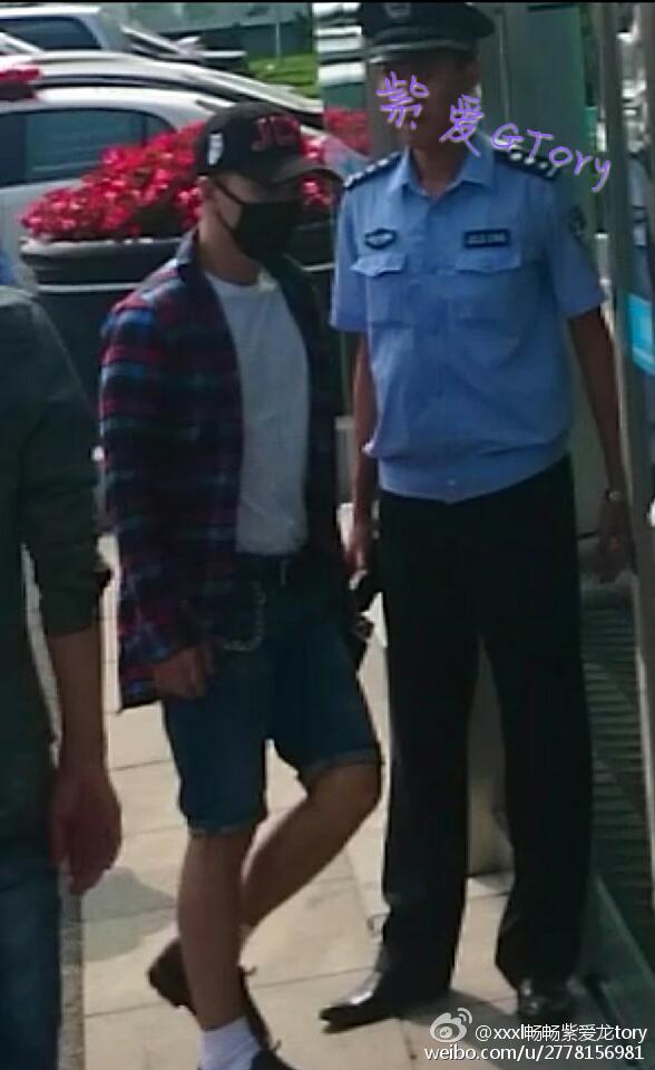 BIGBANG leaving Dalian for Wuhan 2015-06-27 162.jpg