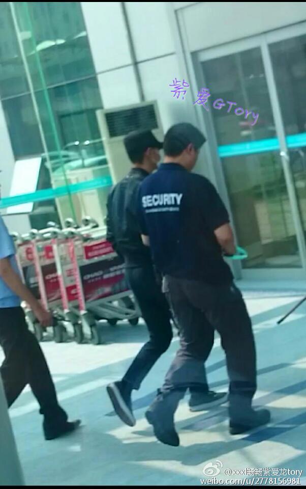 BIGBANG leaving Dalian for Wuhan 2015-06-27 164.jpg