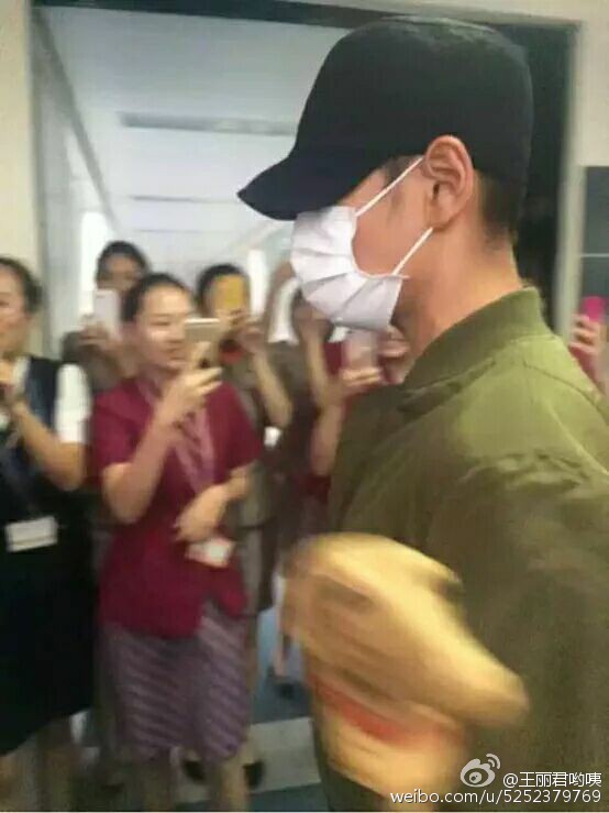 BIGBANG arrival Wuhan 2015-06-26 005.jpg