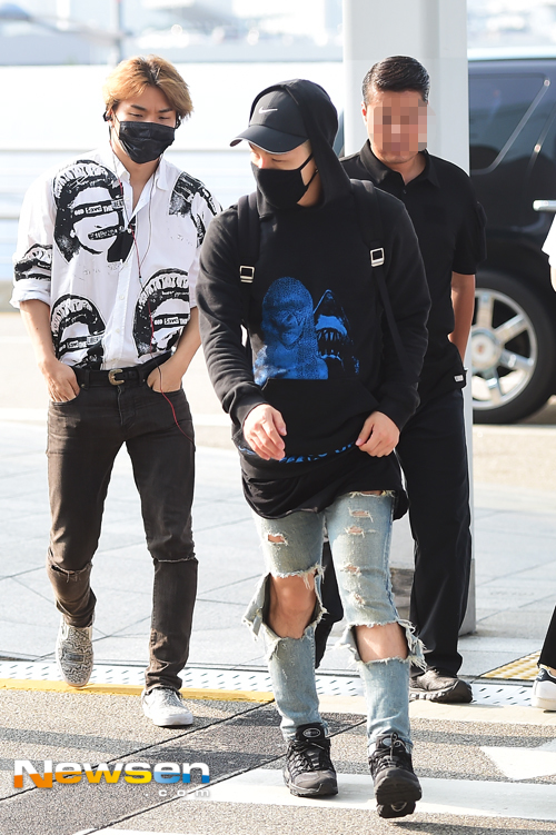 BIGBANG - Incheon Airport - 07aug2015 - Newsen - 02.jpg