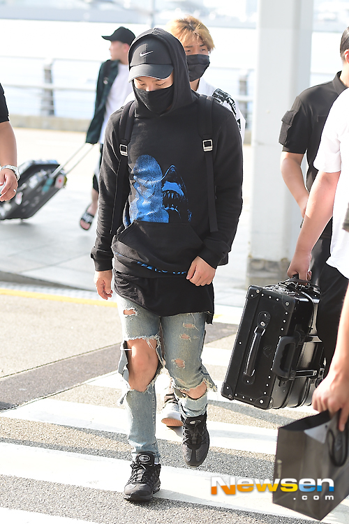 BIGBANG - Incheon Airport - 07aug2015 - Newsen - 12.jpg