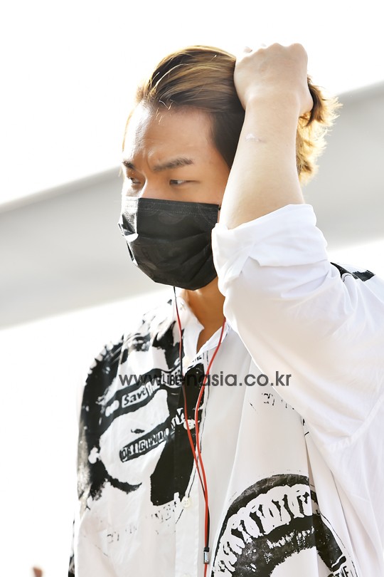 BIGBANG - Incheon Airport - 07aug2015 - tenasia - 02.jpg