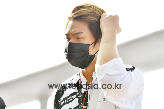 BIGBANG - Incheon Airport - 07aug2015 - tenasia - 03.jpg