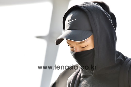 BIGBANG - Incheon Airport - 07aug2015 - tenasia - 12.jpg