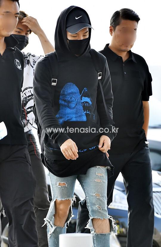 BIGBANG - Incheon Airport - 07aug2015 - tenasia - 15.jpg
