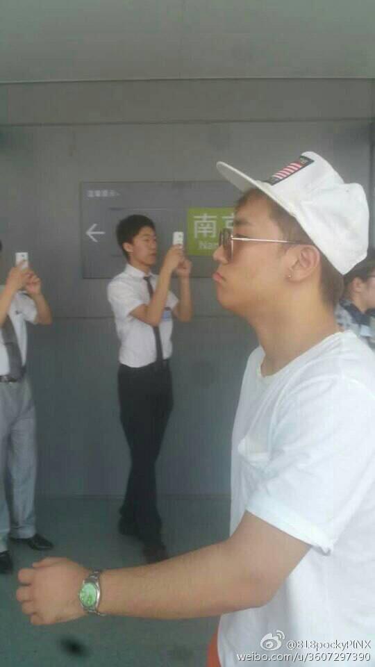 BIGBANG arrival Nanjing 2015-08-08 004.jpg