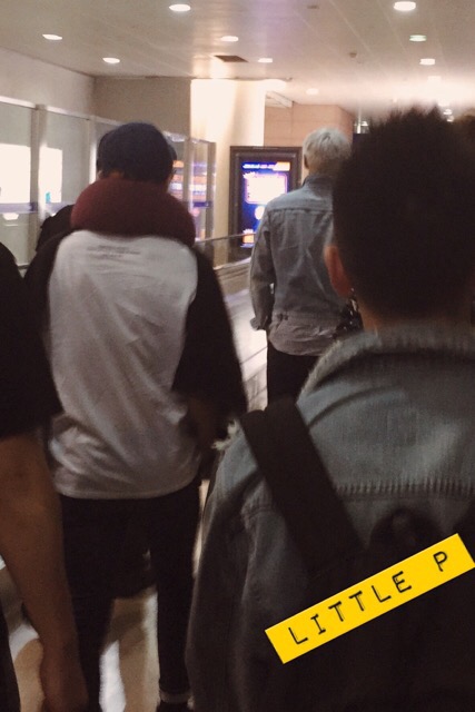 BIGBANG changing Planes in Shanghai 2015-08-15 (5).jpg