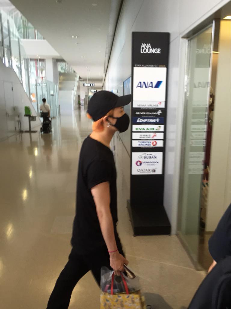 BIGBANG - Kansai Airport - 23aug2015 - ComS2japan62 - 02.jpg