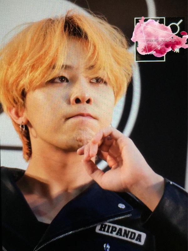 G-Dragon HIPANDA Press Con Shanghai 2015-08-31 (6).jpg
