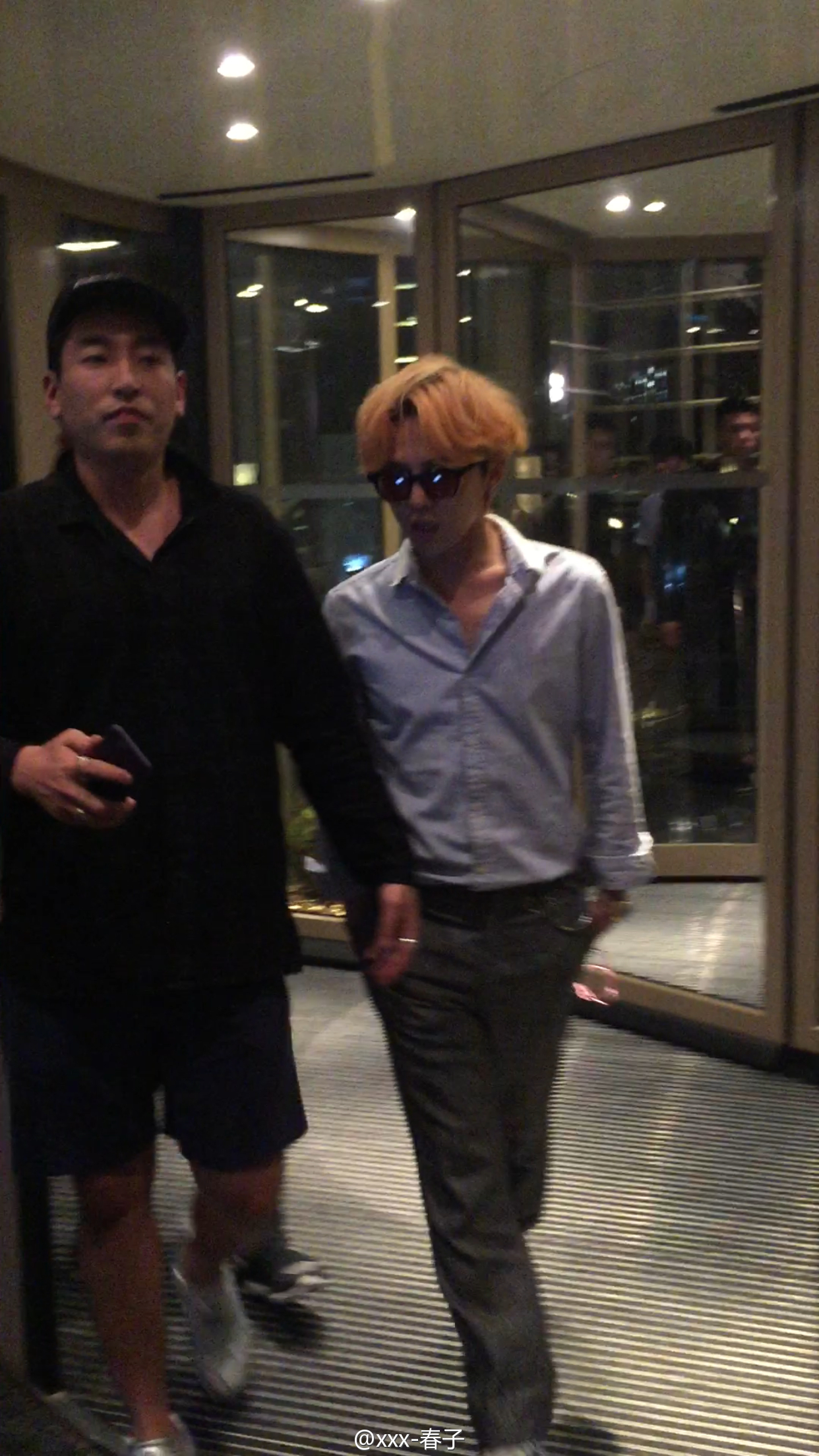 G-Dragon - Vue Bar - 31aug2015 - 1843770501 - 01.jpg