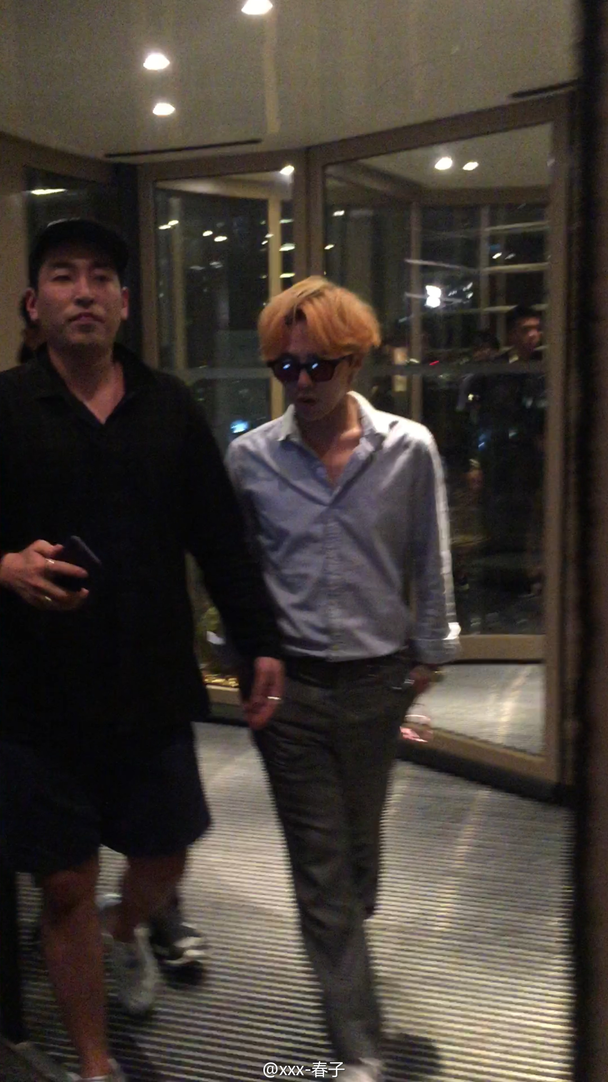 G-Dragon - Vue Bar - 31aug2015 - 1843770501 - 02.jpg
