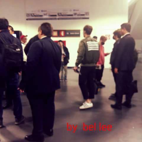 BIGBANG arrival Mexico 2015-10-07 (1).jpg