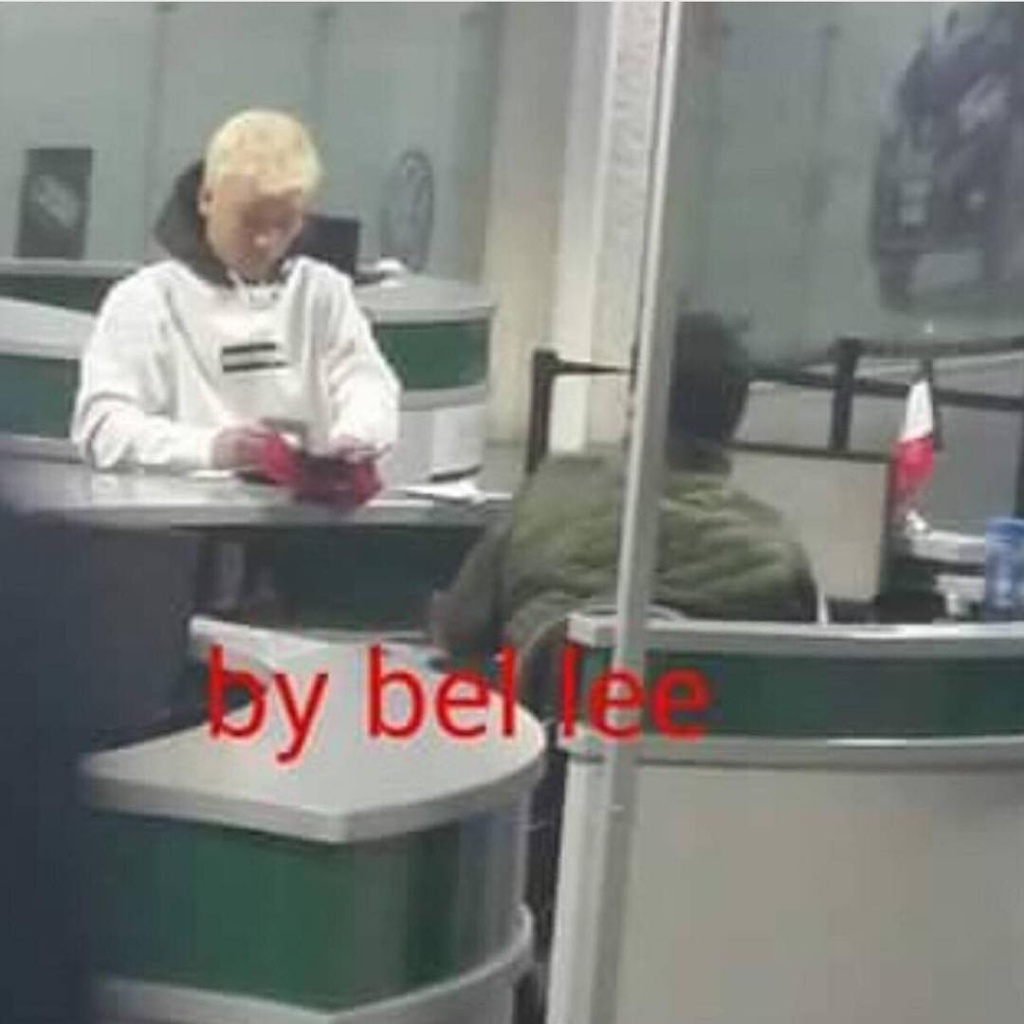 BIGBANG arrival Mexico 2015-10-07 (15).jpg