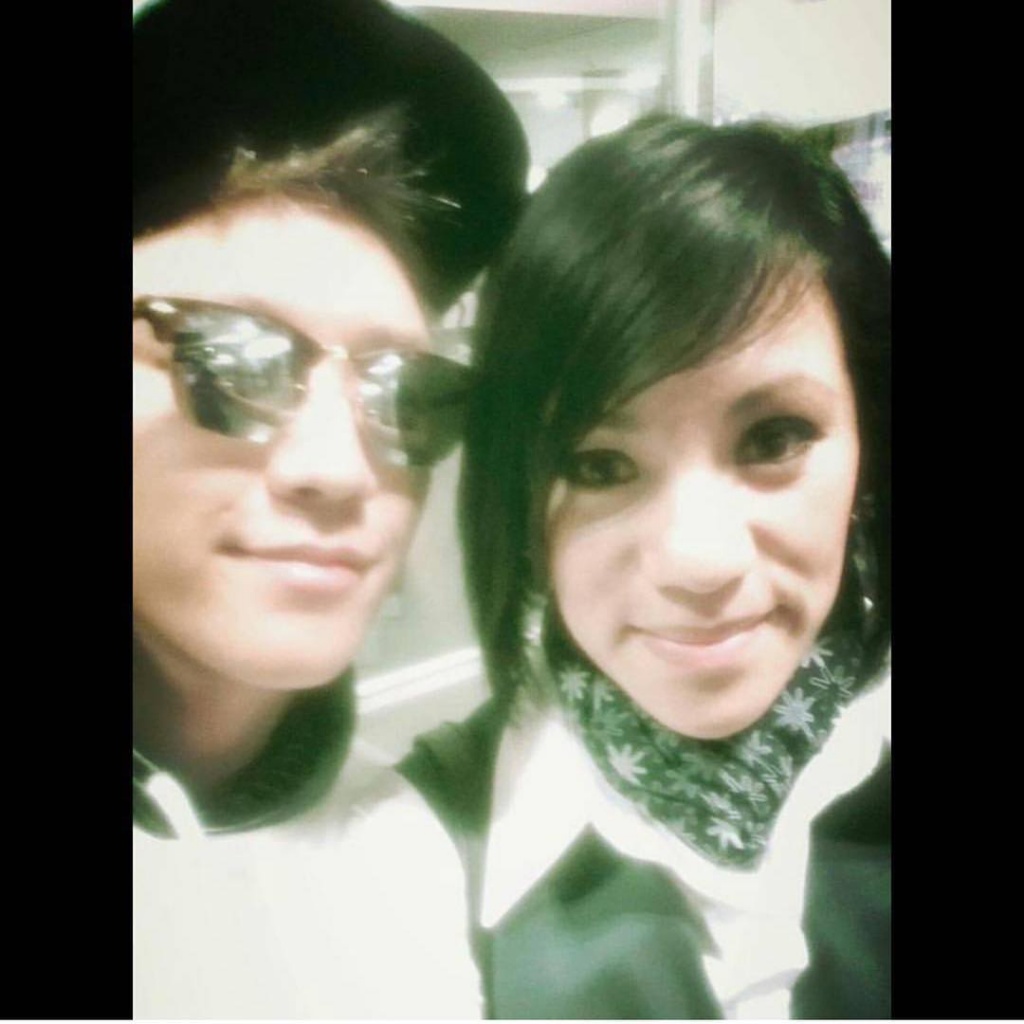 BIGBANG arrival Mexico 2015-10-07 (16).jpg