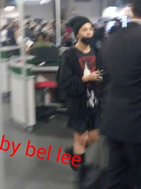 BIGBANG arrival Mexico 2015-10-07 (2).jpg