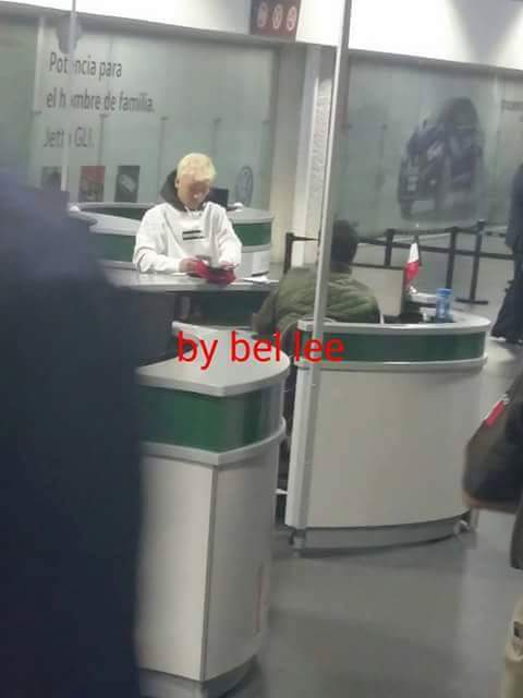 BIGBANG arrival Mexico 2015-10-07 (4).jpg