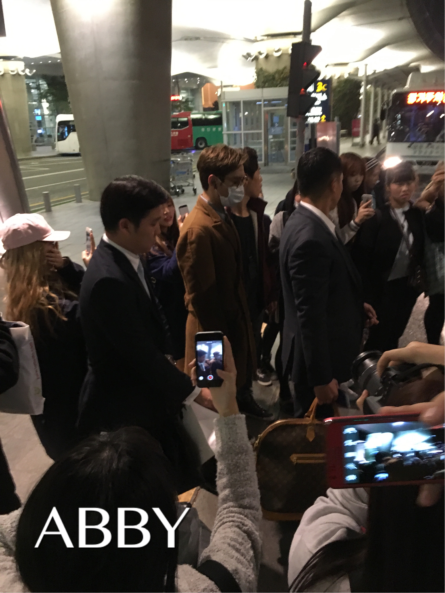 TOP - Incheon Airport - 06nov2015 - topabby - 01.jpg