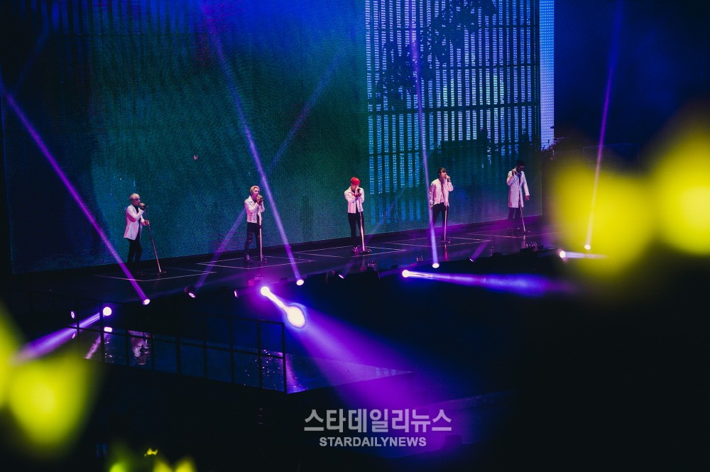 BIGBANG Shanghai Press June 2015 011.jpg