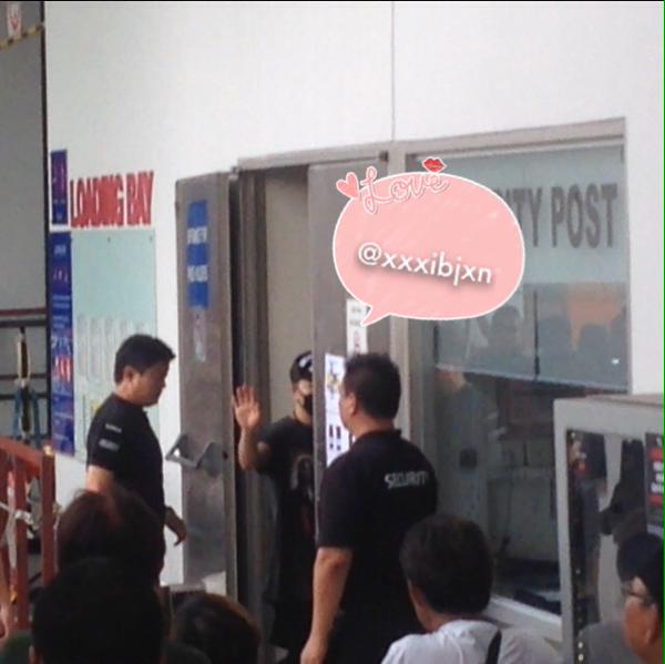 BIGBANG Singapore Day 2 ARRIVAL 2015-07-19 004.jpg