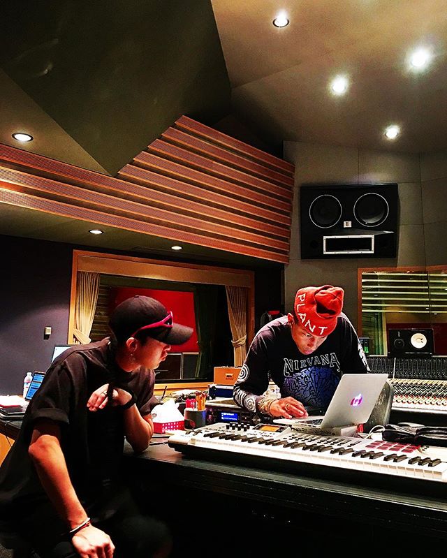 G-Dragon Instagram Oct 31, 2016 12:42am Coming Soon