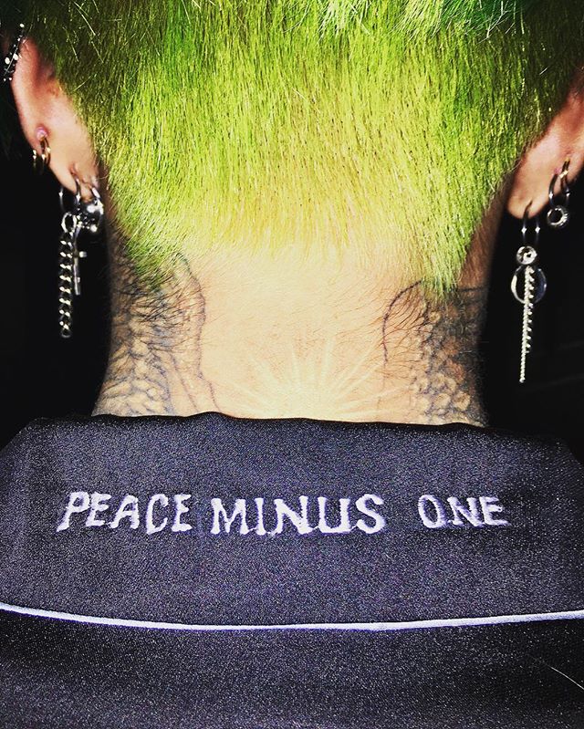 G-Dragon Instagram Nov 17, 2016 5:13pm 이것도올려도되나?진짜에라모르겠다