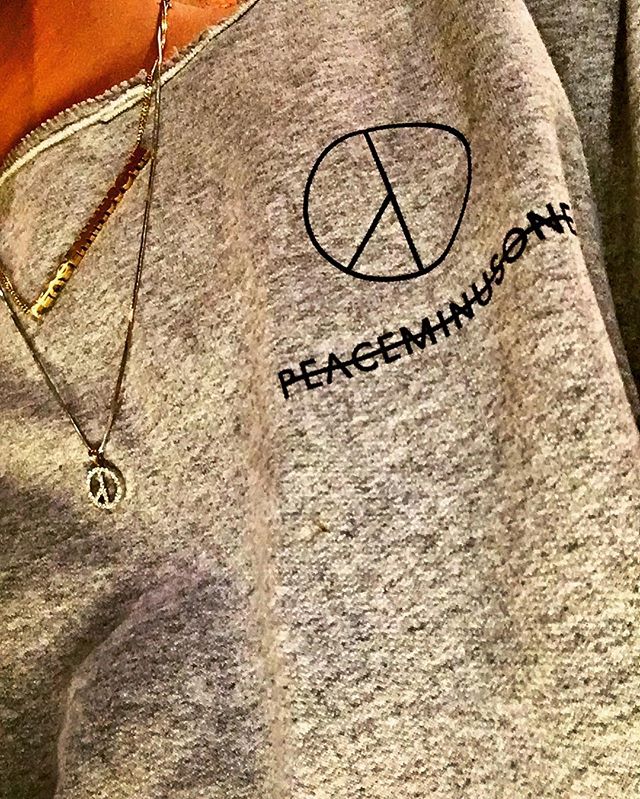 G-Dragon Instagram Nov 3, 2016 8:37pm @peaceminusonedotcom