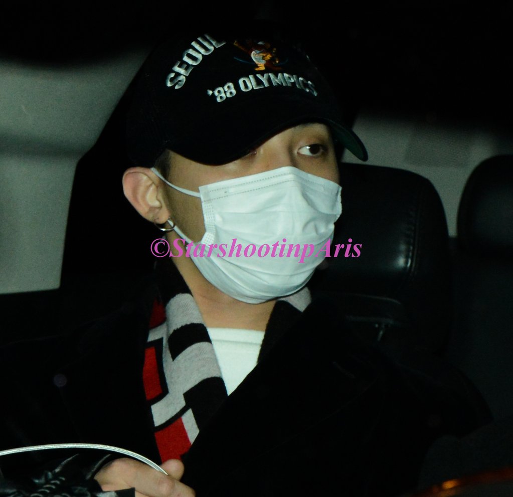 G-Dragon - Chanel Store - 25jan2016 - StarshootinP - 05