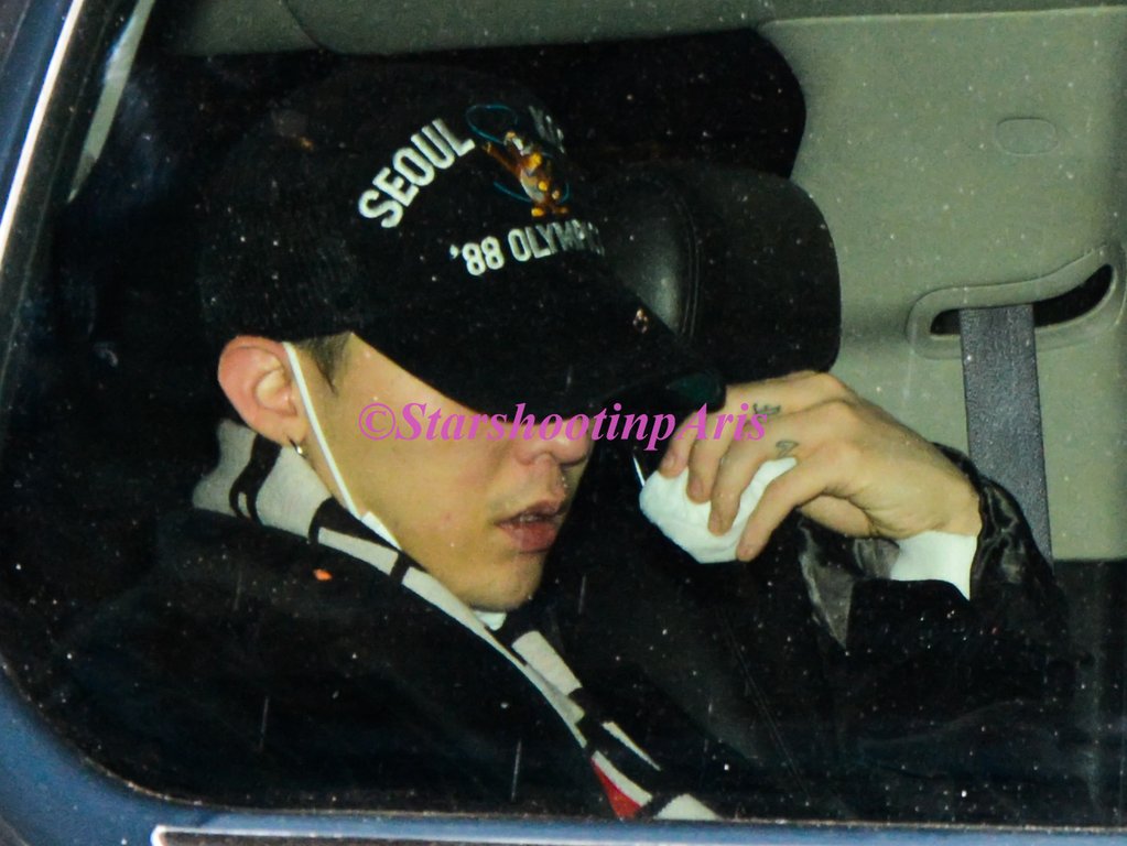 G-Dragon - Chanel Store - 25jan2016 - StarshootinP - 03