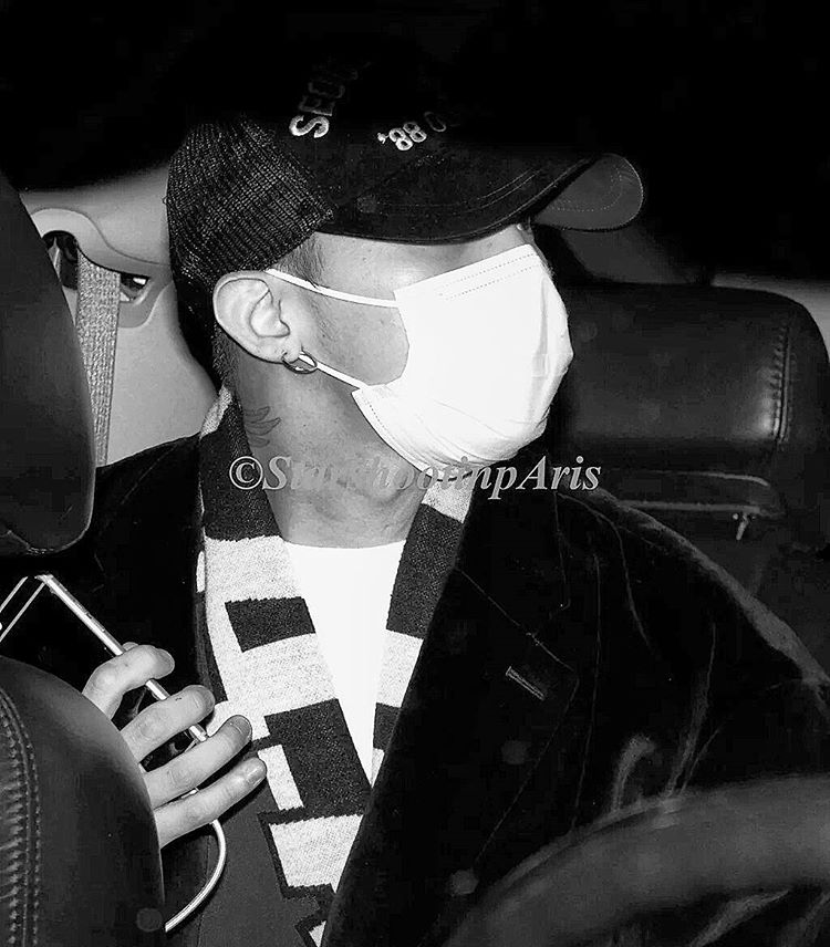G-Dragon - Chanel Store - 25jan2016 - Starshootinparis - 03
