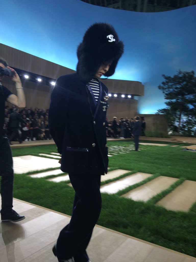 G-Dragon Chanel Haute Coutoure At Grand Palais Paris 2016-01-26 VVFriedman
