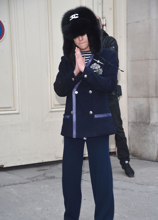 G-Dragon Chanel Haute Coutoure At Grand Palais Paris 2016-01-26 Press (5)