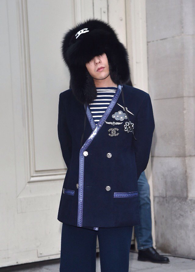 G-Dragon Chanel Haute Coutoure At Grand Palais Paris 2016-01-26 Press (6)