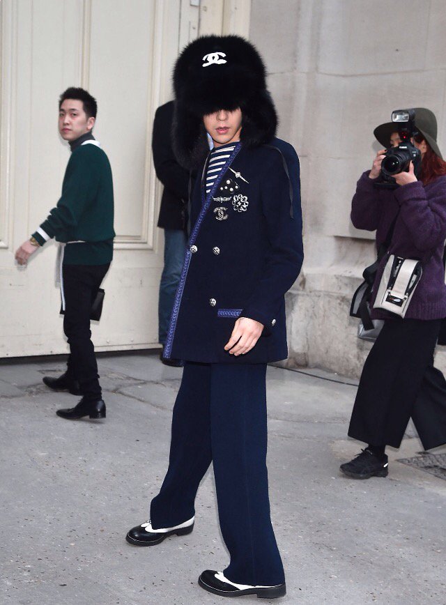 G-Dragon Chanel Haute Coutoure At Grand Palais Paris 2016-01-26 Press (7)