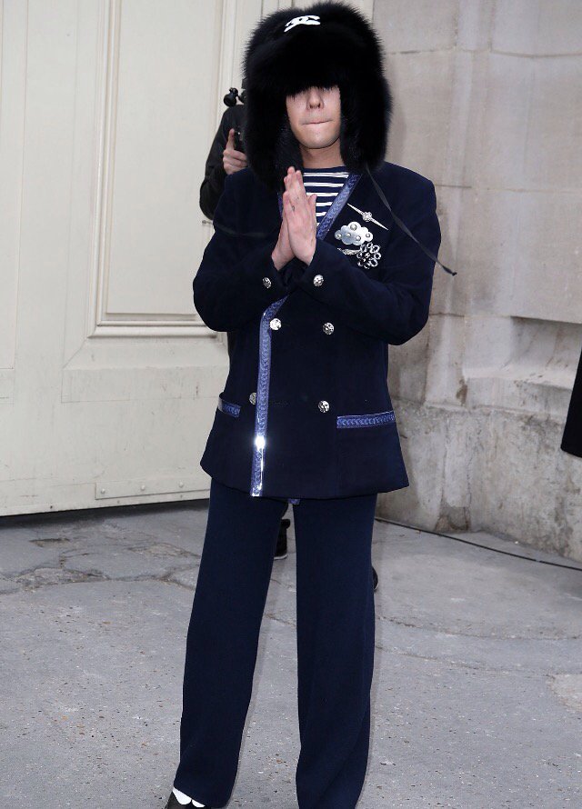 G-Dragon Chanel Haute Coutoure At Grand Palais Paris 2016-01-26 Press (2)