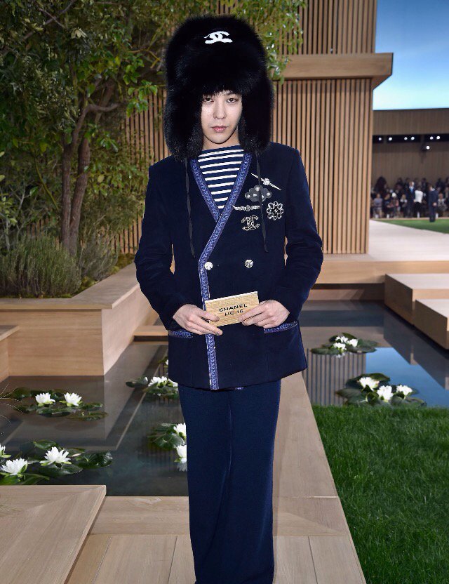 G-Dragon Chanel Haute Coutoure At Grand Palais Paris 2016-01-26 Press (9)