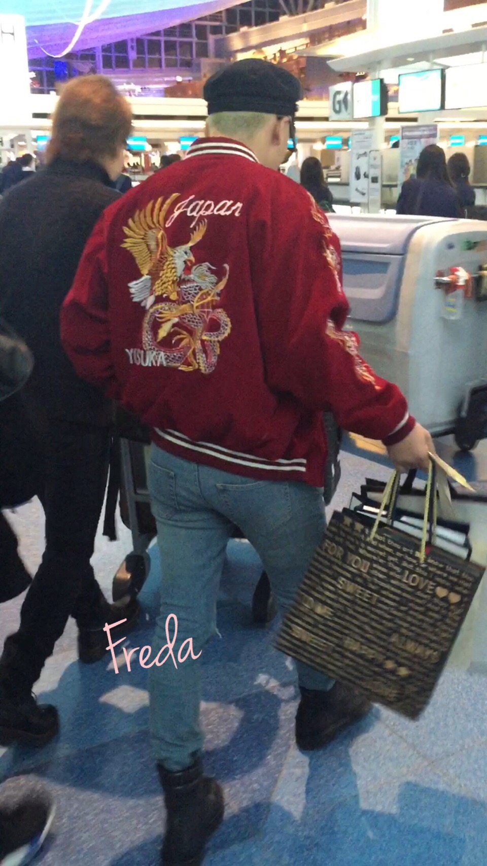 Seung Ri - Haneda Airport - 11feb2016 - Fredavi - 01