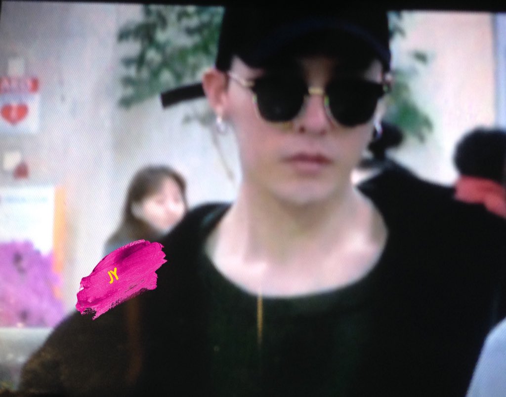G-Dragon Arrival Seoul Gimpo 2016-02-25 (7)