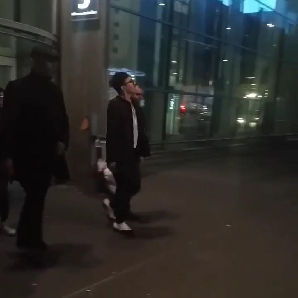 G-Dragon Arrival Paris 2016-03-08 (2) By Wxoxo666