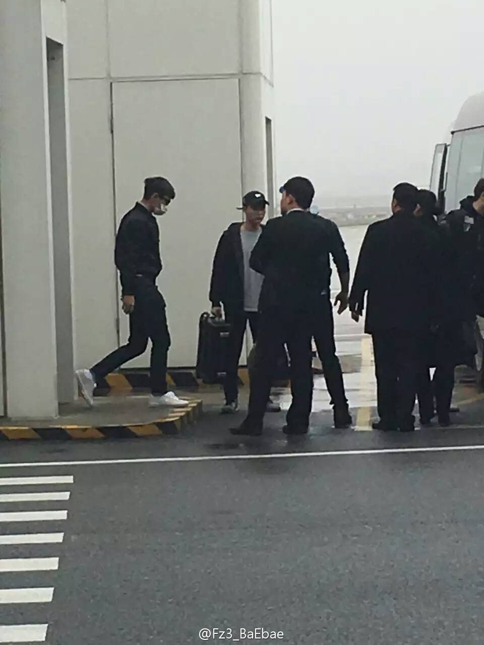 BIGBANG Airport Shenzhen Arrival 2016-03-13 (5)