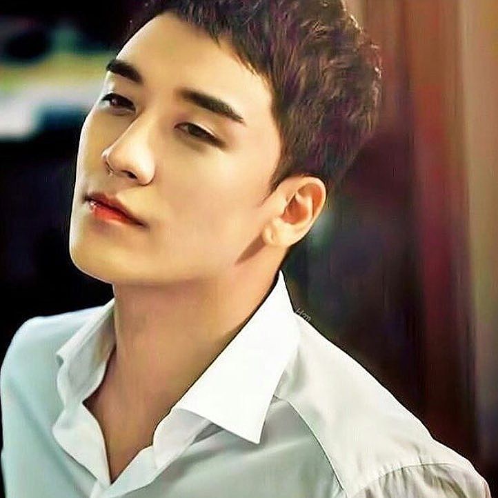 Seungri Instagram Aug 15, 2016 @ 13:10 My first Chinese  movie  #宇爱同游