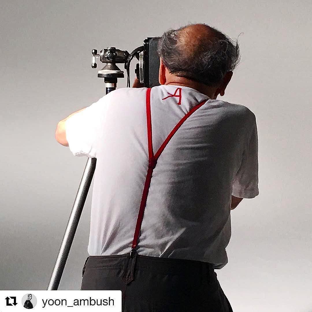 G-Dragon Instagram Aug 30, 2016 @ 16:59 #Repost @yoon_ambush with @repostapp
・・・
Shooting w/ legendary Nobuyoshi Araki for a very special @ambush_official project coming in Nov. 2016
.
#NobuyoshiAraki #荒木経惟  #TBA #アラーキー